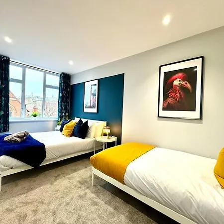 Coastal 3Br Bournemouth Apartment, Prime Location-2