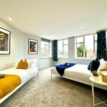 Coastal 3Br Bournemouth Apartment, Prime Location-3