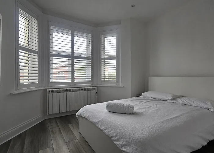 Lovely 2 Bedroom Flat Ideal For All Occasions